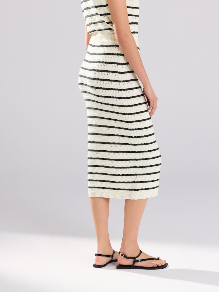 Rayé bleu marine Blanc - Midi Striped Co-Ord Knitted Skirt with Cotton - Image 3 of 7
