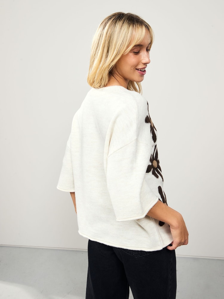 Neutral Floral Graphic Print Pattern Knitted Half Sleeve Top - Image 2 of 6 Neutral Floral Graphic Print Pattern Knitted Half Sleeve Top - Image 2 of 6