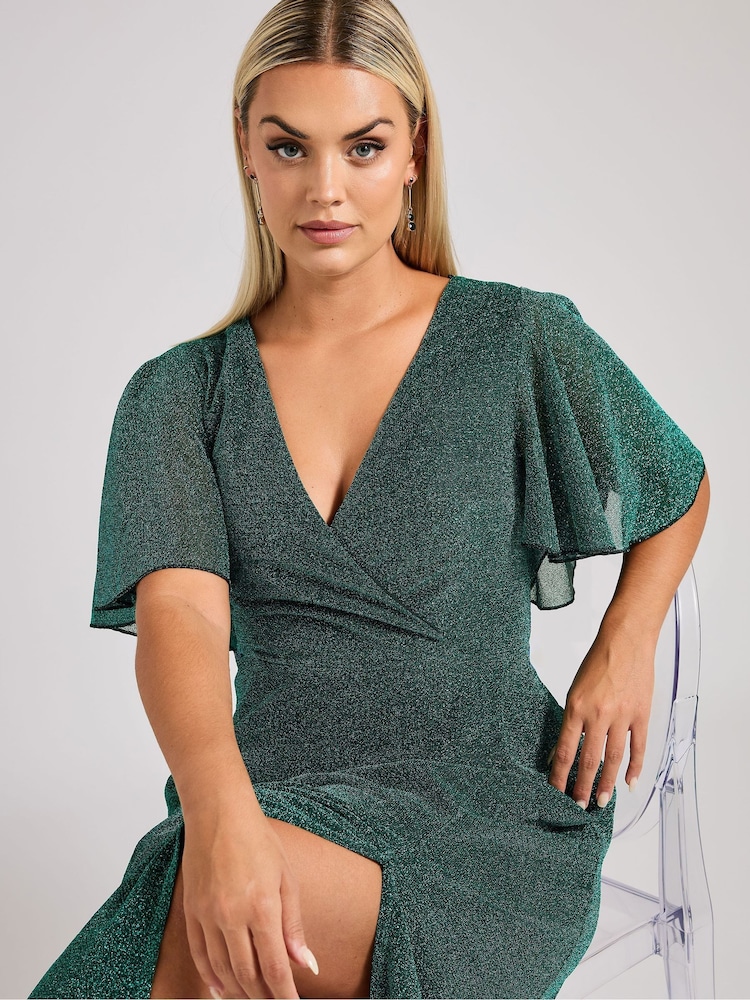 Grün - Yours Curve London – Maxi-Wickelkleid in Metallic-Optik - Bild 2 von 5 Grün - Yours Curve London – Maxi-Wickelkleid in Metallic-Optik - Bild 2 von 5