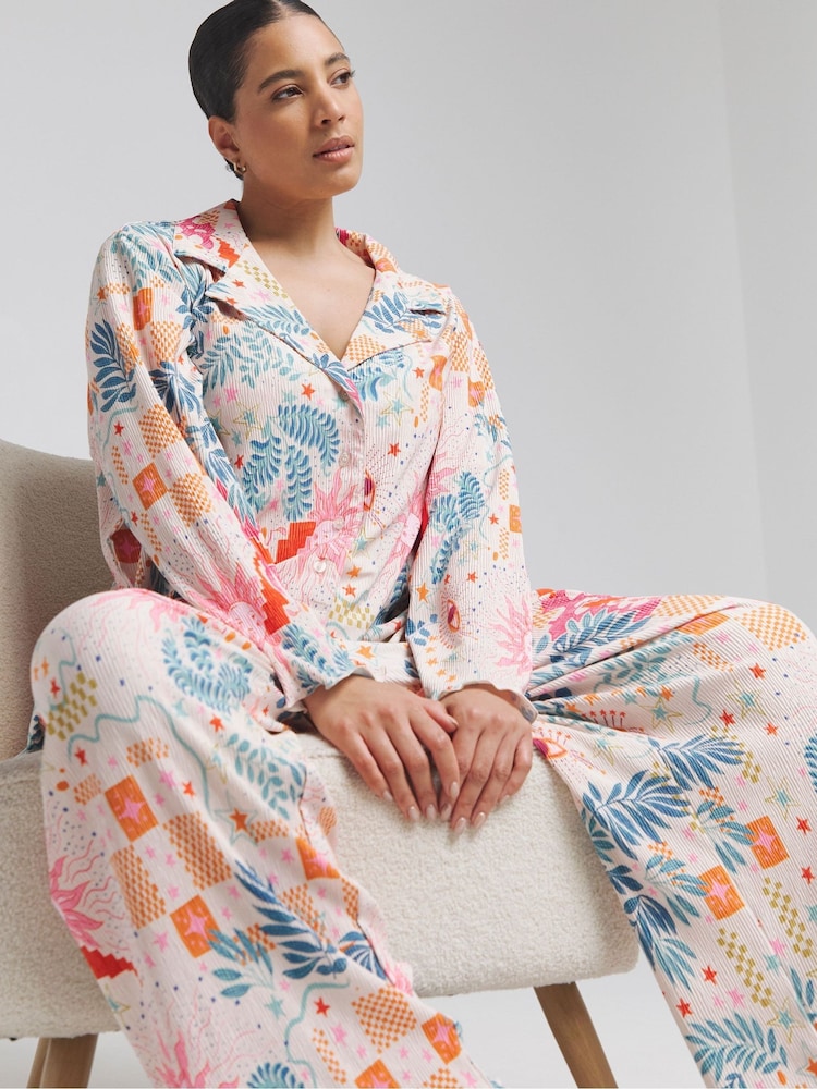 Simply Be Durchgeknöpftes Plissee-Pyjama-Set - Bild 1 von 4 Simply Be Durchgeknöpftes Plissee-Pyjama-Set - Bild 1 von 4