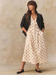 Biały/czarny z nadrukiem w kropki - Sukienka midi z bufiastymi rękawami i zapięciem na guziki, z domieszką lnu - Obraz 2 z 7