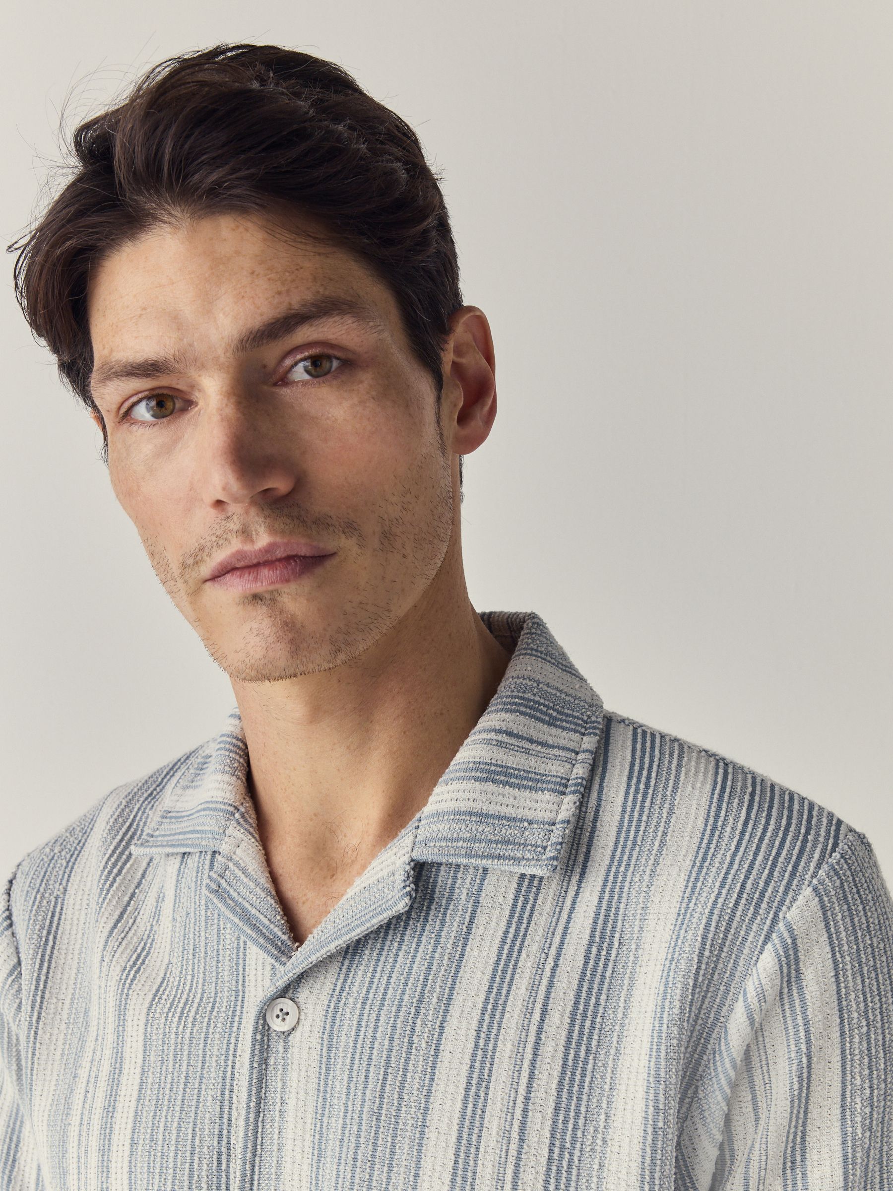 Next：日本 ブルー - テクスチャード ストライプ ジャージー シャツ