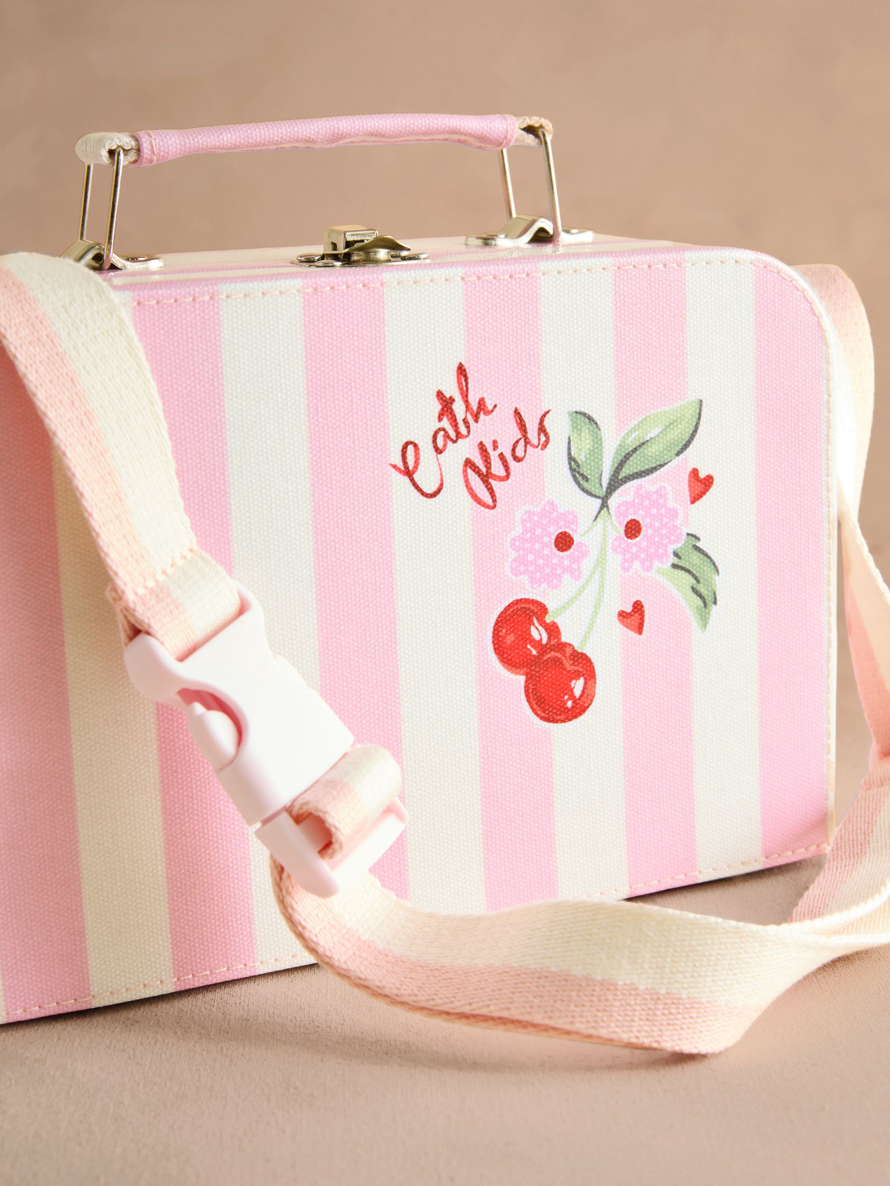 Cath Kidston　トランク　いちご柄　ストロベリー Cath Kidston トランク いちご柄 ストロベリー