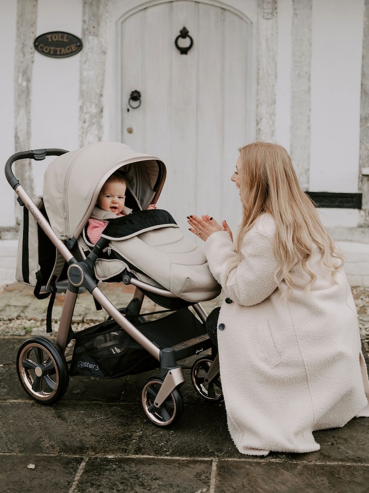 Oyster 3 7 Piece Crème Brulee Luxury Bundle with Maxi Cosi Pebble 360 Car Seat & Base - Image 1 of 6