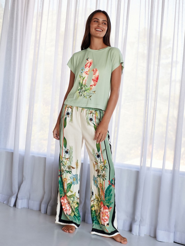 B by Ted Baker Green Floral Satin Jersey Short Set Pyjamas - Bild 1 von 12 B by Ted Baker Green Floral Satin Jersey Short Set Pyjamas - Bild 1 von 12