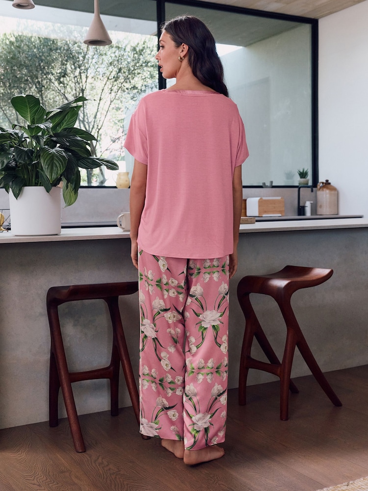 B by Ted Baker Pink Rose Floral Satin Jersey Mix Pyjamas - Bild 2 von 11 B by Ted Baker Pink Rose Floral Satin Jersey Mix Pyjamas - Bild 2 von 11