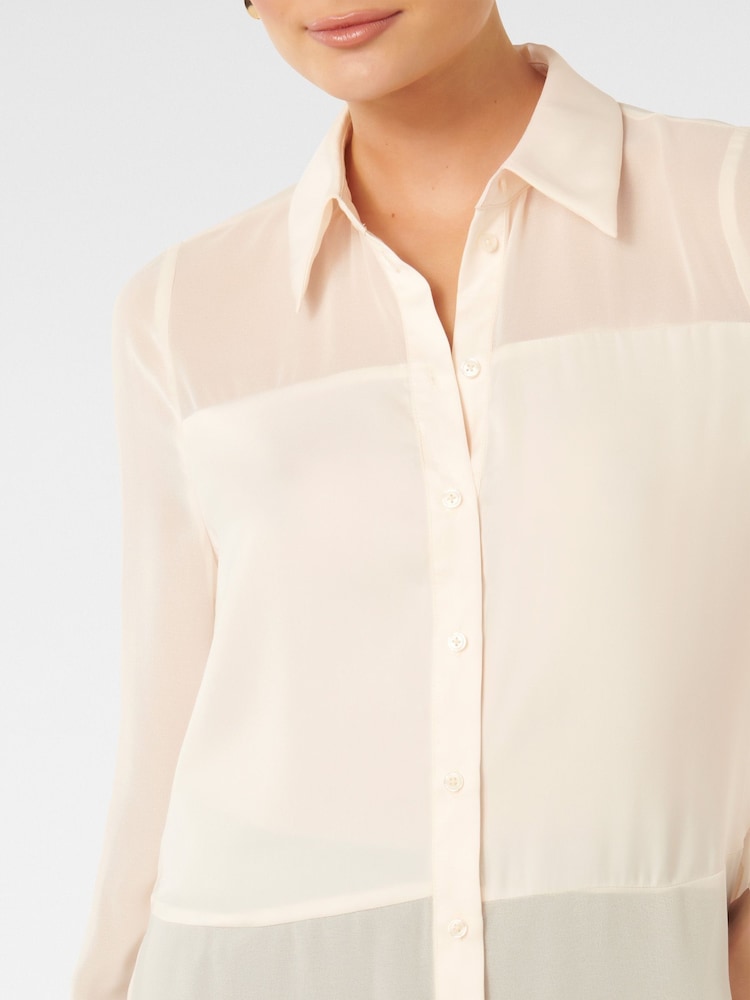 Forever New Chemise à panneaux transparents Scout - Image 3 of 4