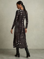 Reiss Black Halle Houndstooth-Print Ruched Midi Dress - Image 5 of 6