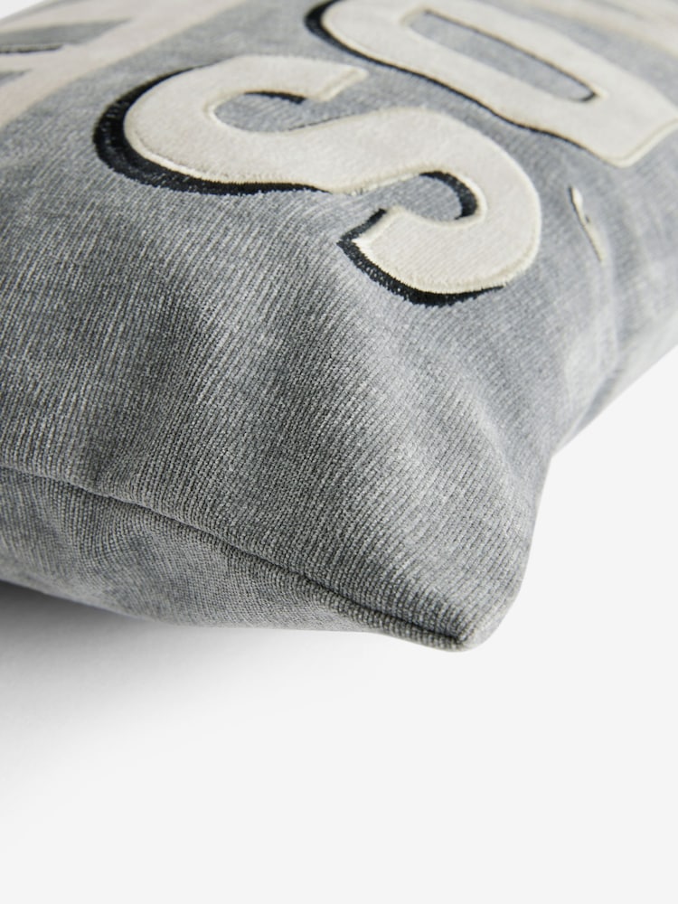 Dad's Chair Velvet Slogan Cushion - Bild 5 von 5