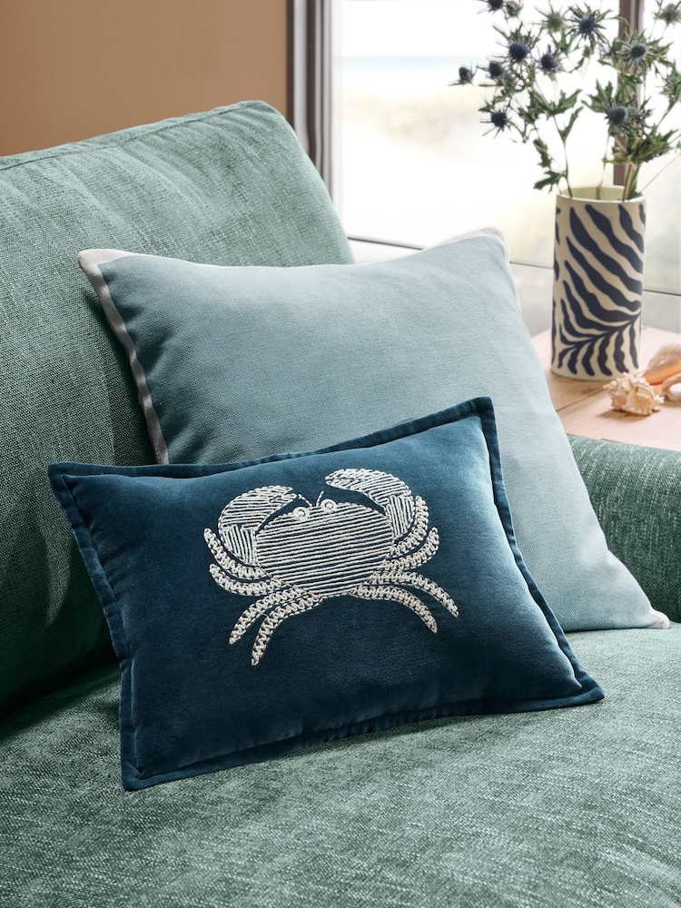 Embroidered Island Crab Cushion - Imagem 1 de 4