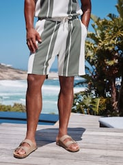 Green/White Co-ord - Shorts aus Jersey mit strukturiertem Streifenmuster - Image 1 of 9