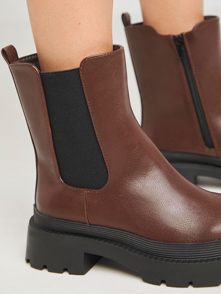 Simply Be – Chelsea-Stiefeletten mit breiter Passform und dicker Sohle - Bild 2 von 4 Simply Be – Chelsea-Stiefeletten mit breiter Passform und dicker Sohle - Bild 2 von 4