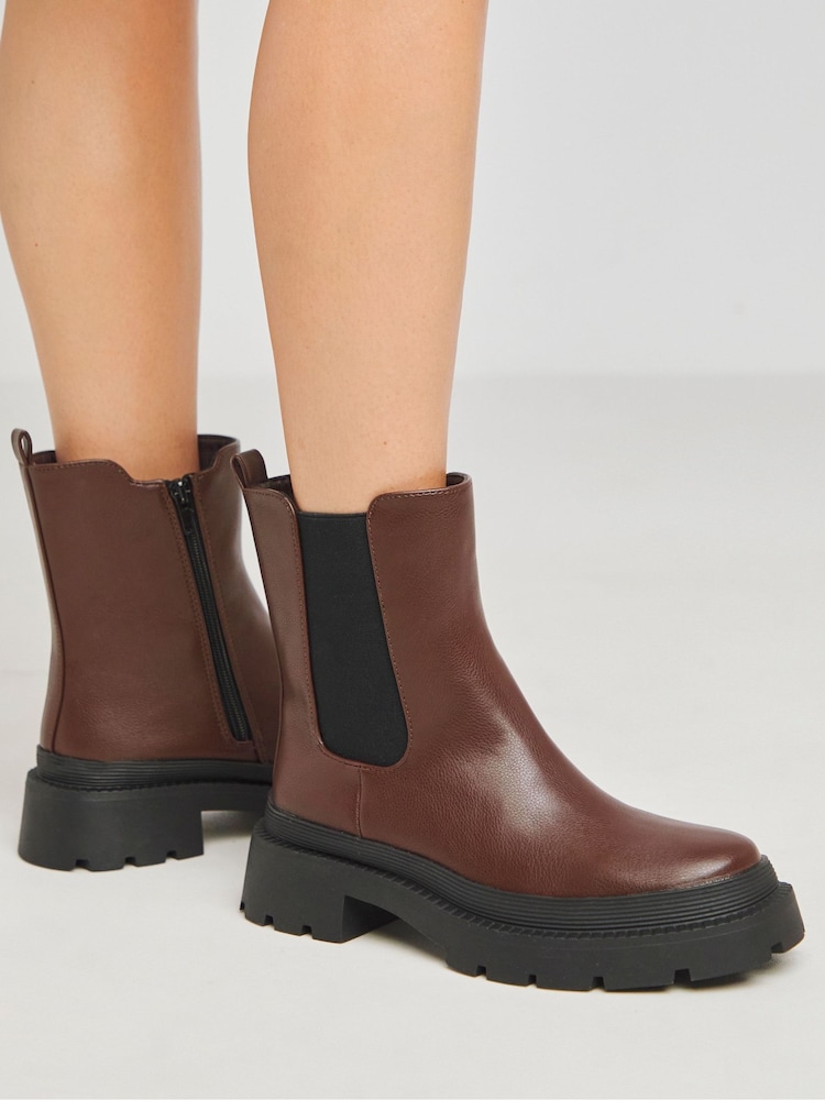 Simply Be – Chelsea-Stiefeletten mit breiter Passform und dicker Sohle - Bild 4 von 4 Simply Be – Chelsea-Stiefeletten mit breiter Passform und dicker Sohle - Bild 4 von 4