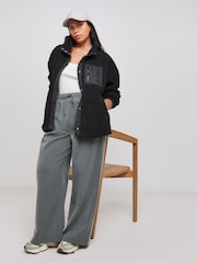Simply Be Teddy-Jacke mit Reißverschluss und Nylontasche - Bild 3 von 4