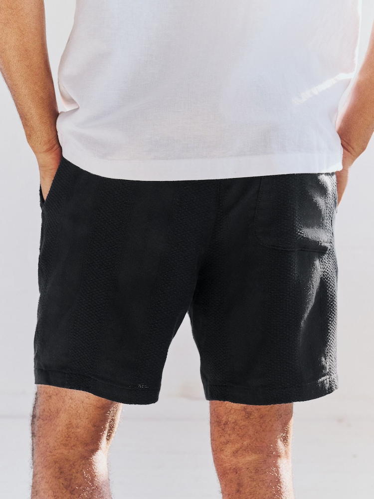 Zwart - Getextureerde gestreepte 100% katoenen shorts met trekkoord in de taille - Image 3 of 6