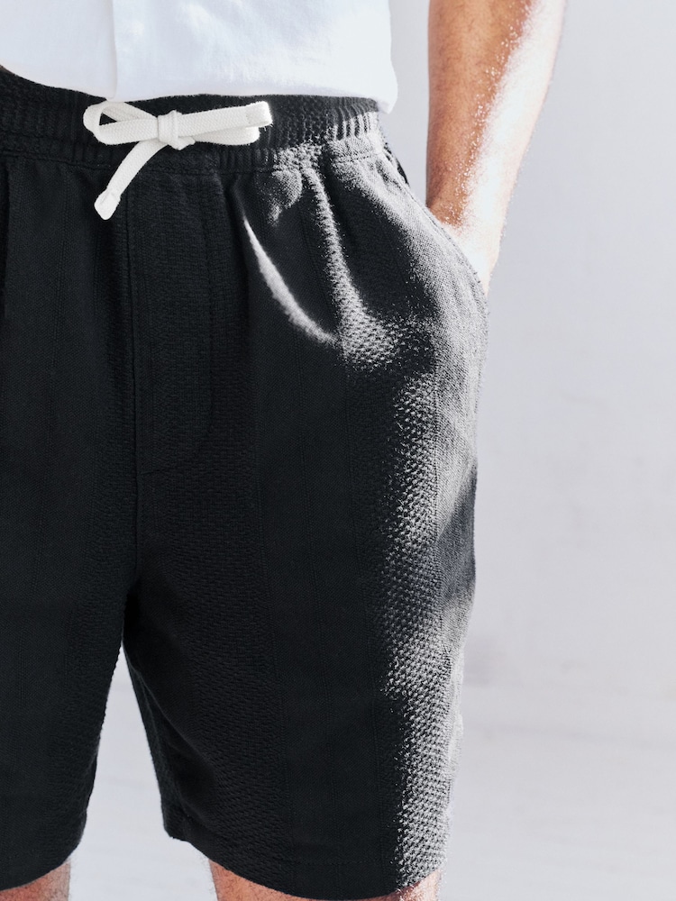 Zwart - Getextureerde gestreepte 100% katoenen shorts met trekkoord in de taille - Image 5 of 6