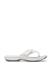 Blanco - Clarks Essentials Brinkley Toe Post Flip Flops - Imagen 1 de 7