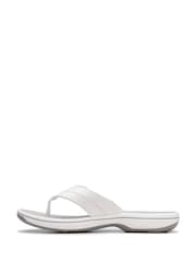 Blanco - Clarks Essentials Brinkley Toe Post Flip Flops - Imagen 2 de 7