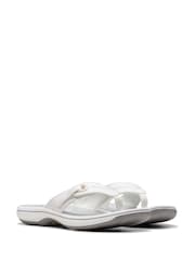 Blanco - Clarks Essentials Brinkley Toe Post Flip Flops - Imagen 4 de 7