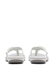 Blanco - Clarks Essentials Brinkley Toe Post Flip Flops - Imagen 6 de 7