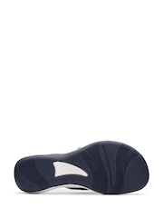 Azul marino - Clarks Essentials Brinkley Toe Post Flip Flops - Imagen 7 de 7