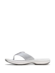 Plateado - Clarks Essentials Brinkley Toe Post Flip Flops - Imagen 2 de 7
