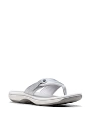 Plateado - Clarks Essentials Brinkley Toe Post Flip Flops - Imagen 3 de 7
