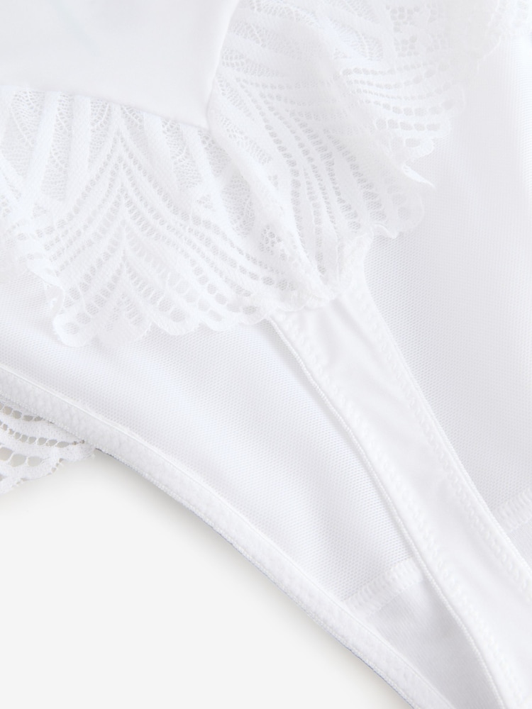 String Lipsy Geo en dentelle taille haute pour le contrôle du ventre - Image 7 of 8