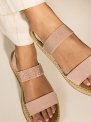 وردي جلد - صندل بنعل مسطح Raffia من Forever Comfort® - صورة 4 من 8