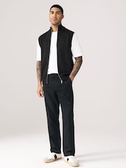 Noir - Ajustement régulier - Lot de 2 pantalons intelligents unis sur le devant - Image 5 of 9