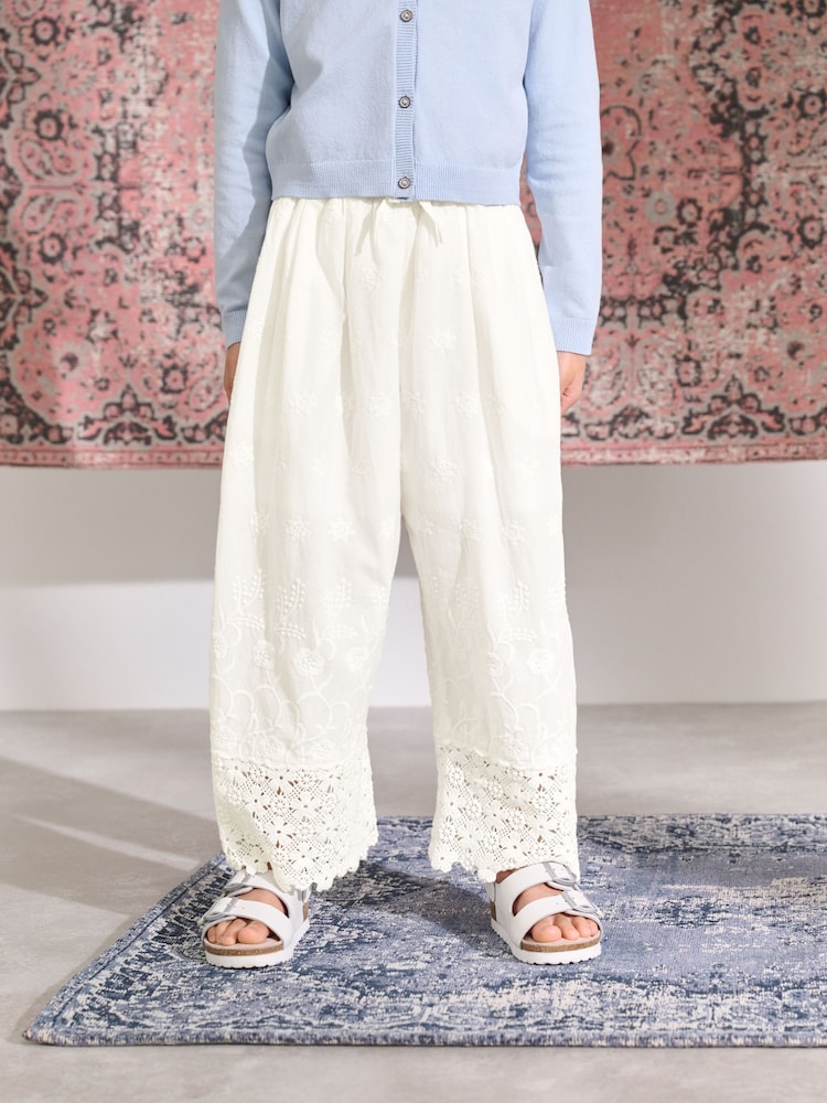 Blanco - Pantalones de pernera ancha adornados 100% algodón (3-16 años) - Imagen 1 de 9 Blanco - Pantalones de pernera ancha adornados 100% algodón (3-16 años) - Imagen 1 de 9