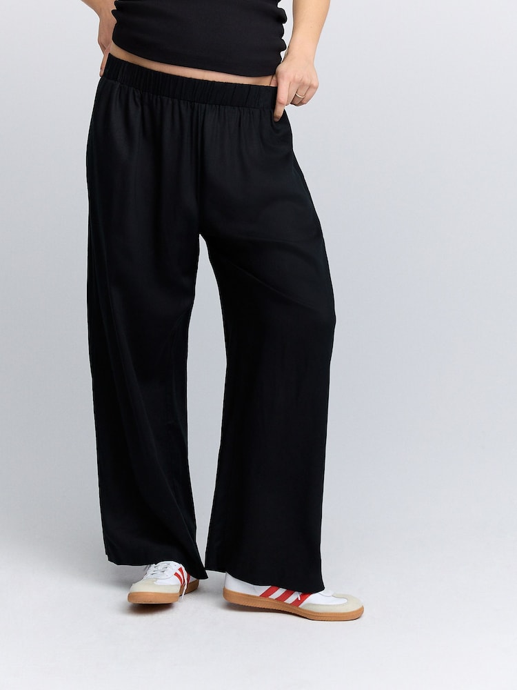 Schwarz - Maternity Wide Leg Trousers with Linen - Bild 2 von 10 Schwarz - Maternity Wide Leg Trousers with Linen - Bild 2 von 10
