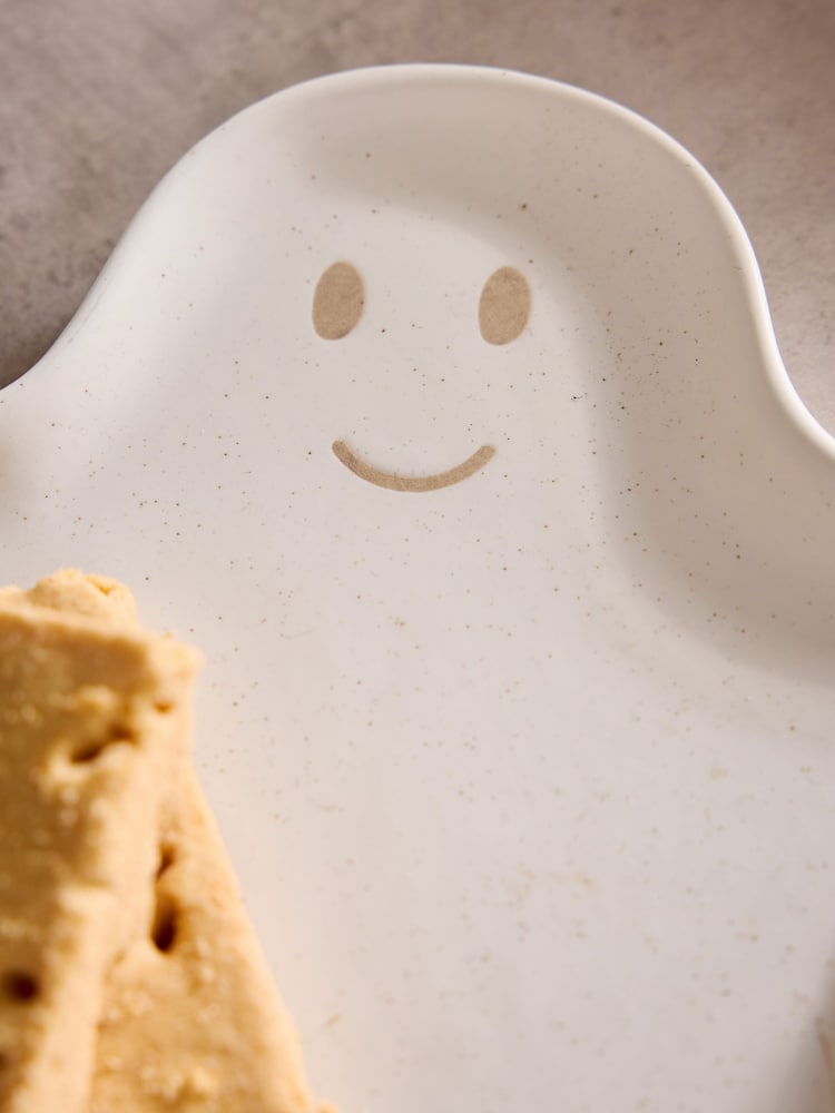 Set of 2 White Halloween Ghost Side Plates - Image 3 of 5