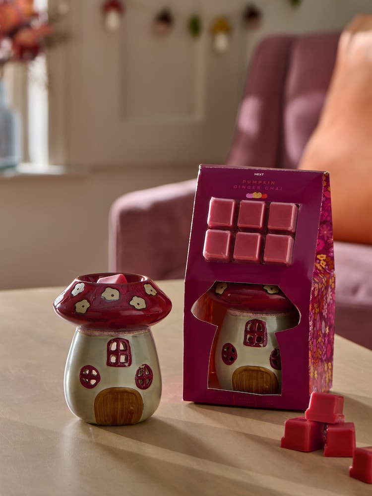 Autumnal Pink Pepper & Pomegranate Candle - Image 1 of 4 Autumnal Pink Pepper & Pomegranate Candle - Image 1 of 4
