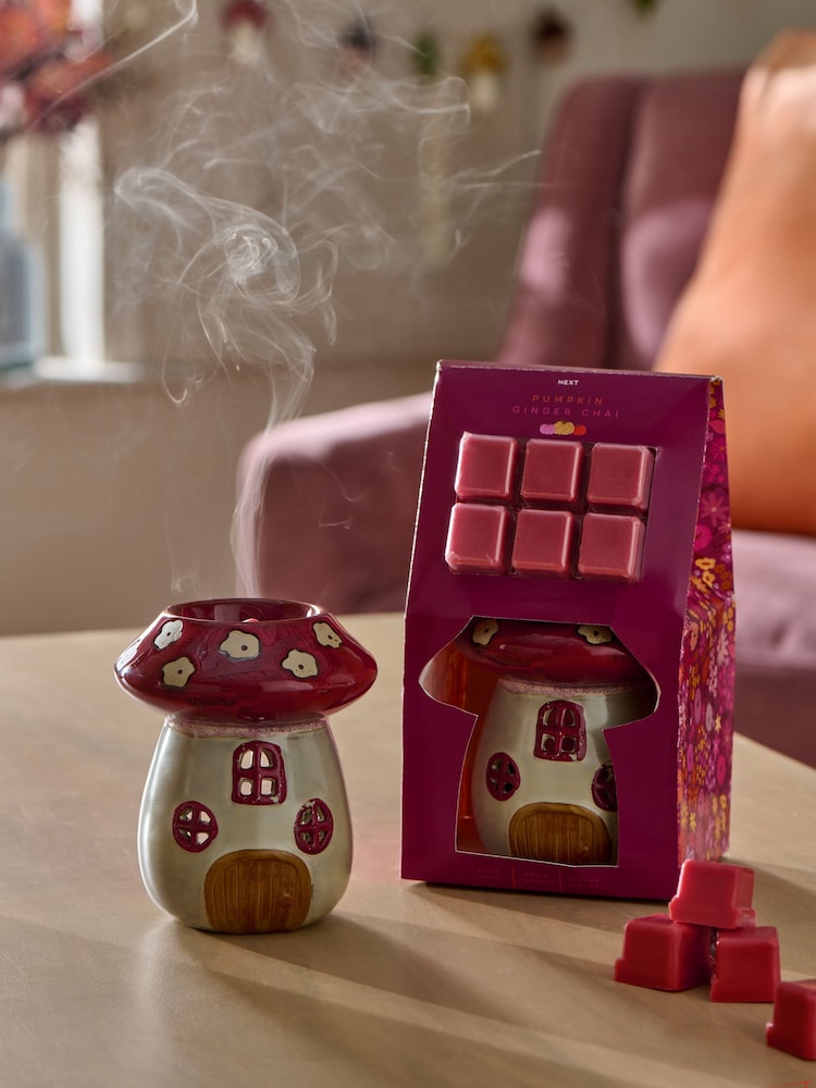 Autumnal Pink Pepper & Pomegranate Candle - Image 2 of 4 Autumnal Pink Pepper & Pomegranate Candle - Image 2 of 4