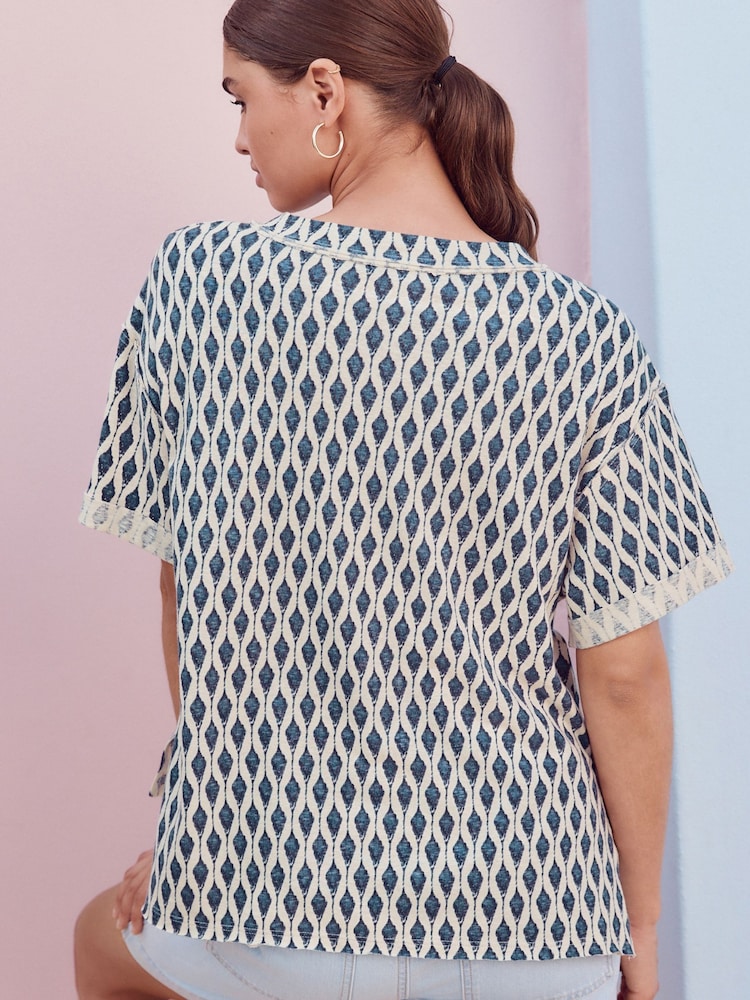 Blanco/azul - Camiseta oversize de manga corta con cuello en pico - Imagen 2 de 10 Blanco/azul - Camiseta oversize de manga corta con cuello en pico - Imagen 2 de 10
