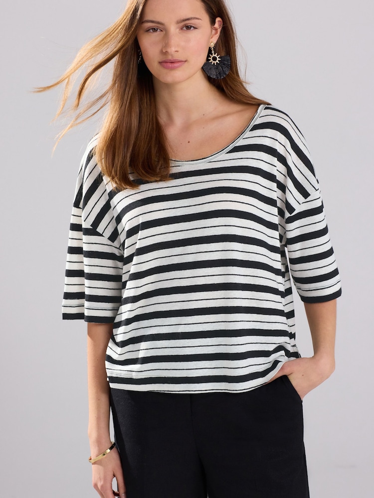 Schwarz-weiß gestreift - Linen Modal Blend Soft Touch Scoop Neck T-Shirt - Image 1 of 7