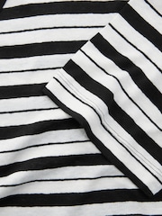 Schwarz-weiß gestreift - Linen Modal Blend Soft Touch Scoop Neck T-Shirt - Image 6 of 7