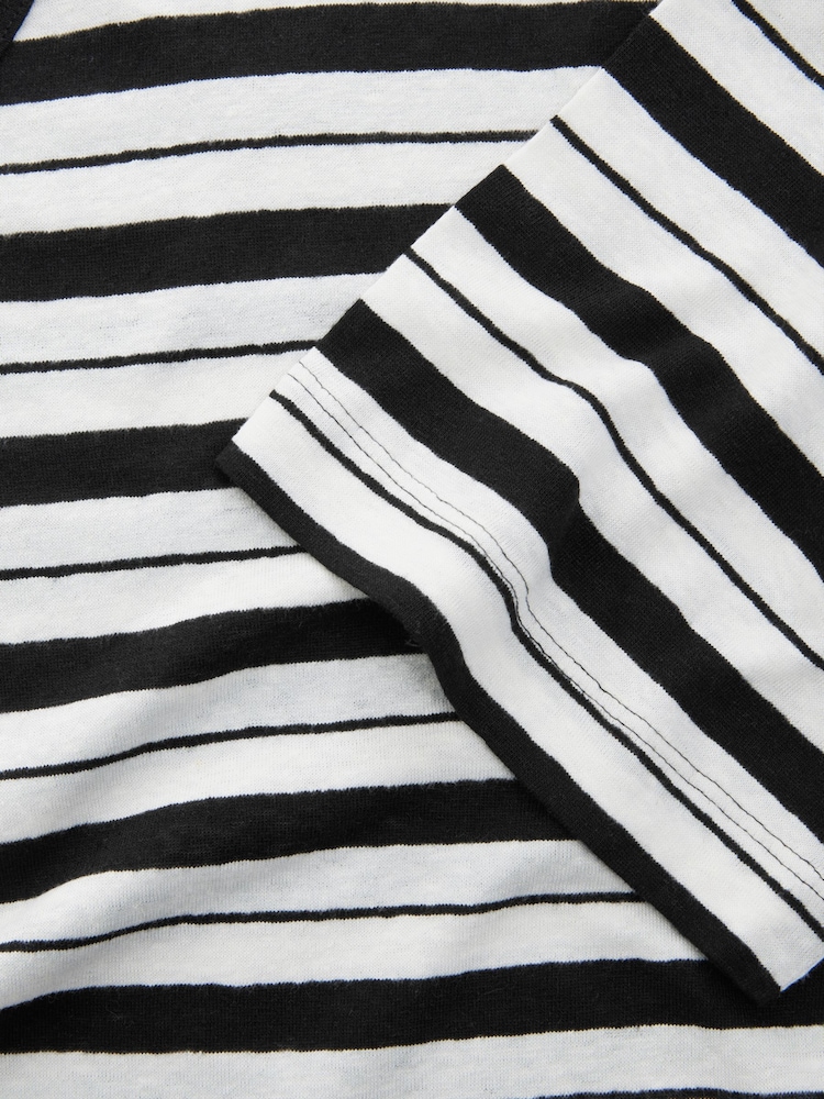 Schwarz-weiß gestreift - Linen Modal Blend Soft Touch Scoop Neck T-Shirt - Image 6 of 7