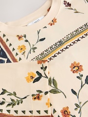 Ecru White Sunflower Floral Placement Print - تيشرت من القطن 100% بكُم قصير وياقة بحافة مستديرة - صورة 7 من 7