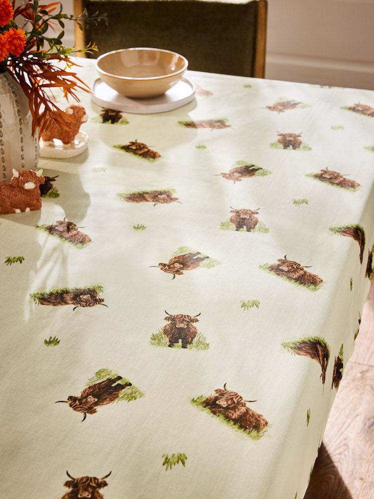 Hamish The Highland Cow Wipe Clean Tablecloth - Slika 1 iz 2 Hamish The Highland Cow Wipe Clean Tablecloth - Slika 1 iz 2