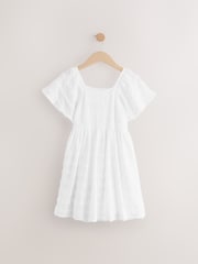 白色 - 褶皱细节夏日连衣裙（3-16岁） - 8的图像4｝