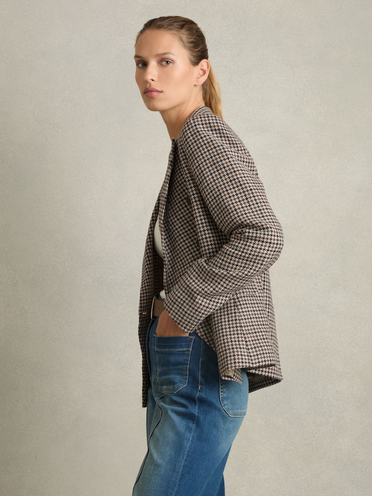 Reiss Navy Neutral Check Evie Cotton-Linen Double-Breasted Houndstooth-Check Blazer - Image 5 of 7