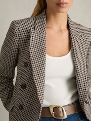 Reiss Navy Neutral Check Evie Petite Cotton-Linen Double-Breasted Houndstooth-Check Blazer - Image 4 of 8
