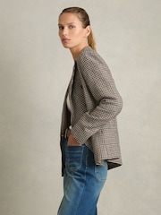 Reiss Navy Neutral Check Evie Petite Cotton-Linen Double-Breasted Houndstooth-Check Blazer - Image 5 of 8