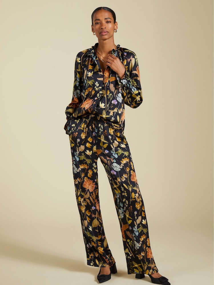 Baukjen Mandy Hose aus bedrucktem schwarzem Satin - Bild 1 von 5 Baukjen Mandy Hose aus bedrucktem schwarzem Satin - Bild 1 von 5