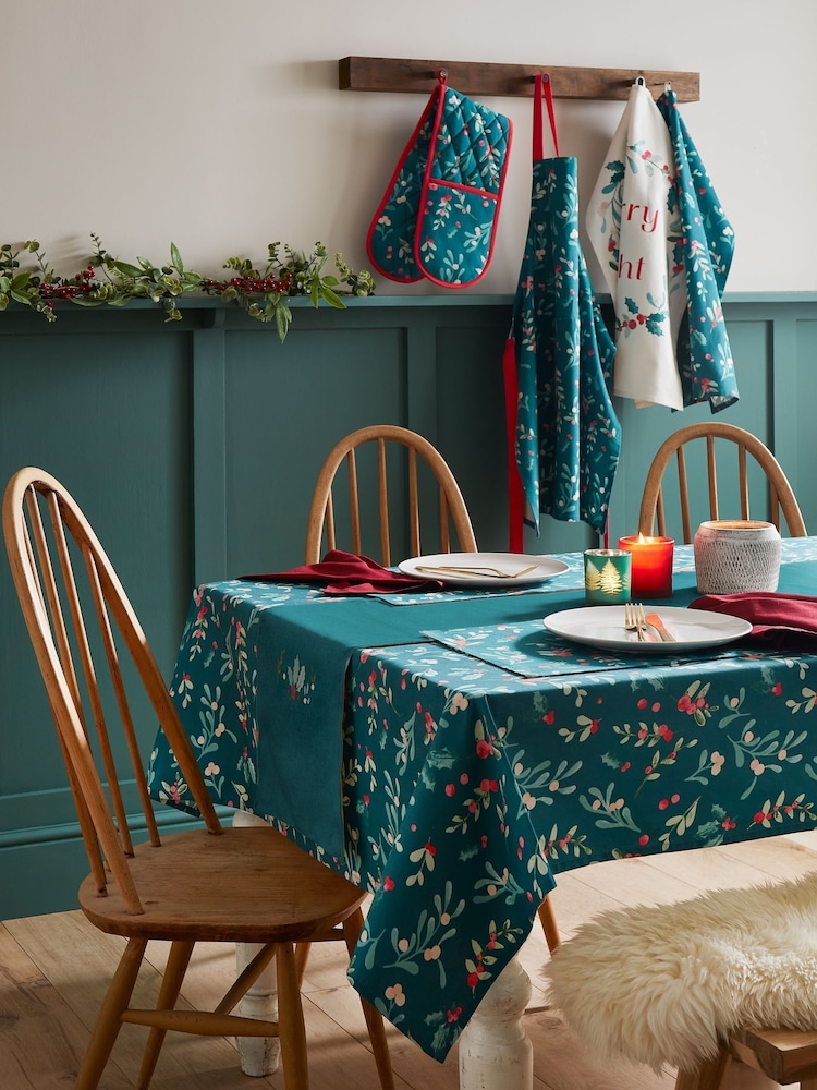 Catherine Lansfield Green Christmas Holly & Mistletoe 100% Cotton Table Cloth - Image 1 of 2