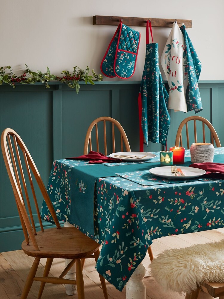 Catherine Lansfield Green Christmas Holly & Mistletoe 100% Cotton Table Cloth - Image 1 of 2