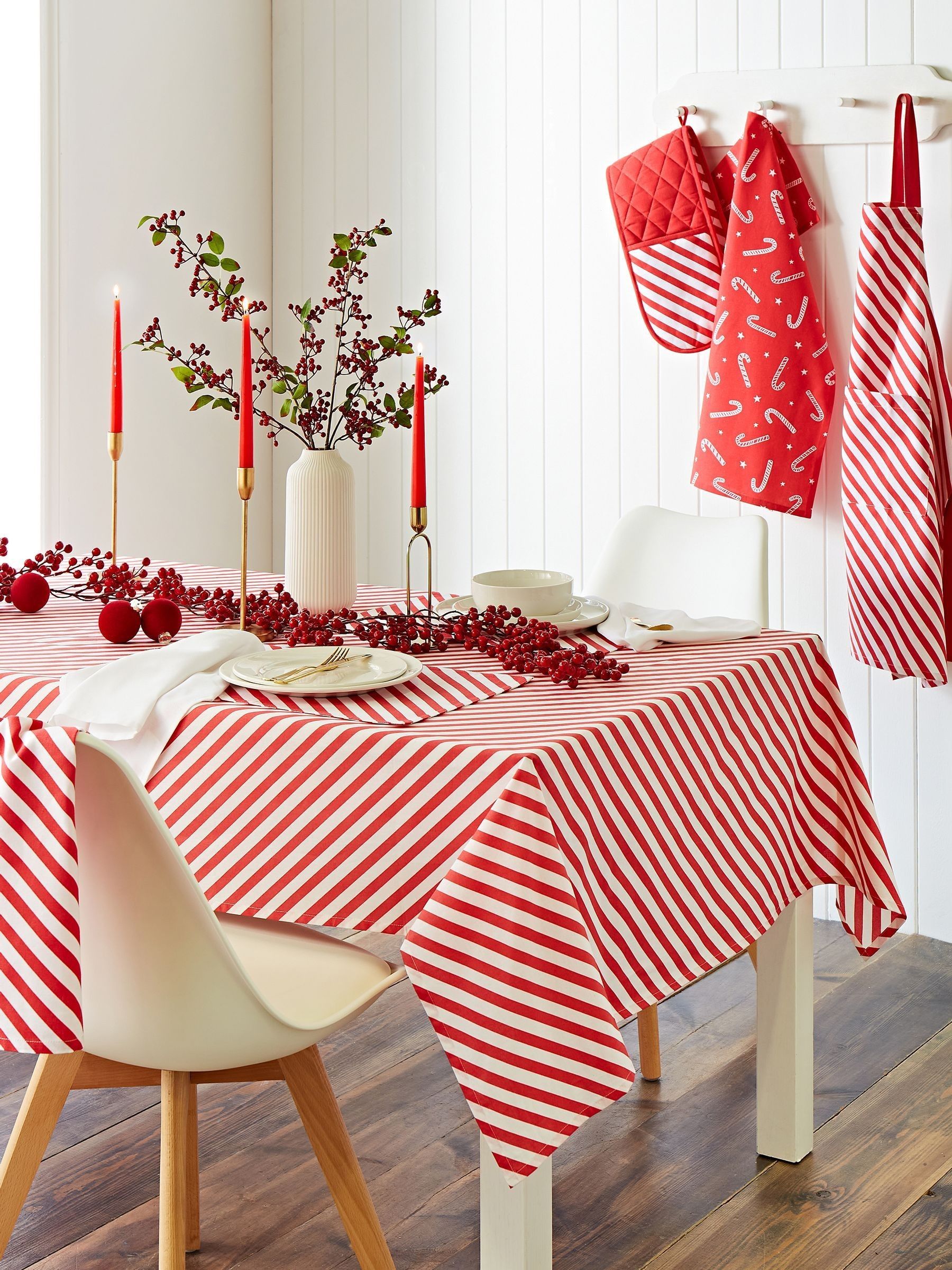 Julian Charles Red Catherine Lansfield Christmas Candy Cane Cotton Table Cloth - 137 X 178 Cm - Image 4