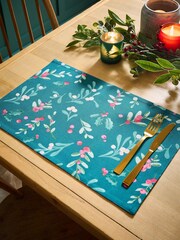 Catherine Lansfield 4 Pack Green Christmas Holly & Mistletoe 100% Cotton Placemats - Image 1 of 2